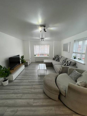 Fantastic 2 bedroom apartment W/ Free Parking.